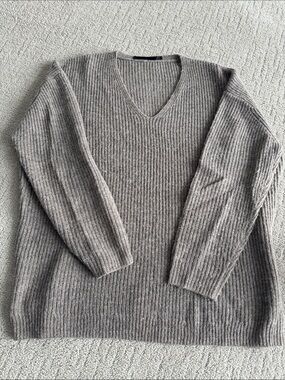 Jenni Kayne Women's V-Neck Ribbed Sweater in Taupe/ Gray
